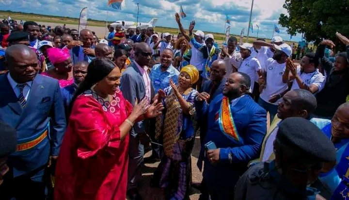 FIFI MASUKA REGAGNE SA PROVINCE APRÈS UN SÉJOUR FR...