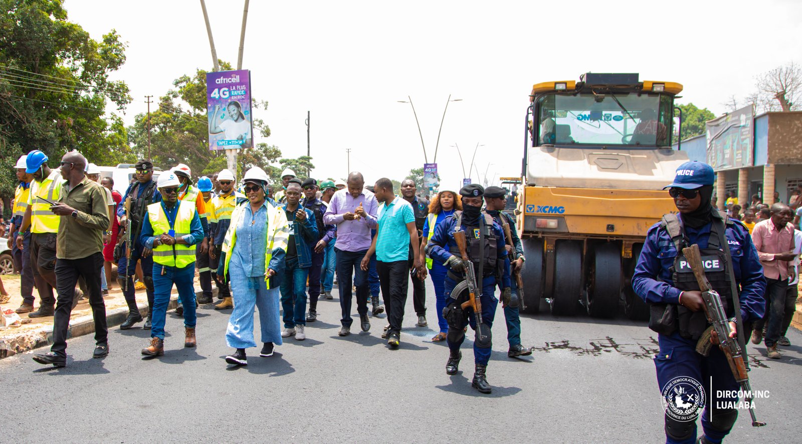 LUALABA : INFRASTRUCTURES : ENFIN L'AVENUE 3Z DE LA CITÉ DIUR REÇOIT SA COUCHE D'ASPHALTE